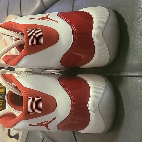 Air Jordan 11 Retro (GS) "Cherrys" - Picture 5 of 7